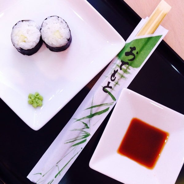 Photo taken at Natural Wok + Sushi Bar by Claudia M. on 7/31/2014