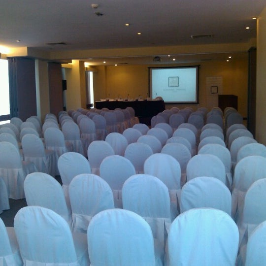 รูปภาพถ่ายที่ Almacruz Hotel y Centro de Convenciones โดย Jaime A. เมื่อ 10/24/2012