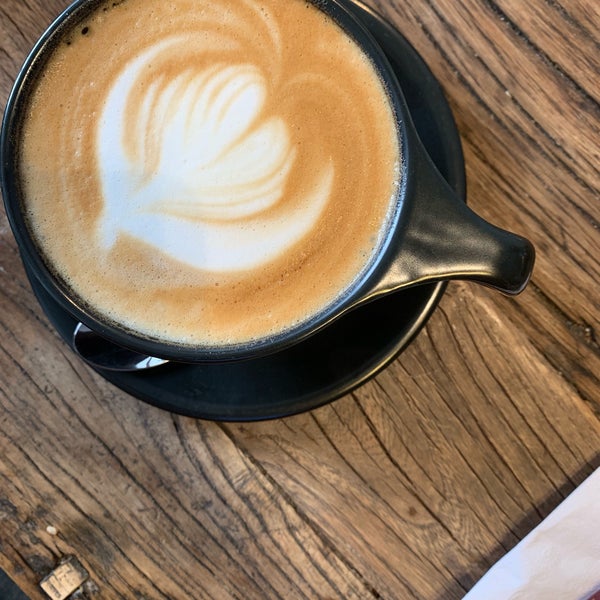 4/21/2019에 Jeongin L.님이 Early Bird Espresso &amp; Brew Bar에서 찍은 사진