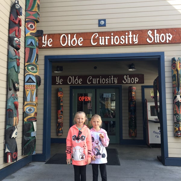 Das Foto wurde bei Ye Olde Curiosity Shop von Jen B. am 3/28/2019 aufgenommen