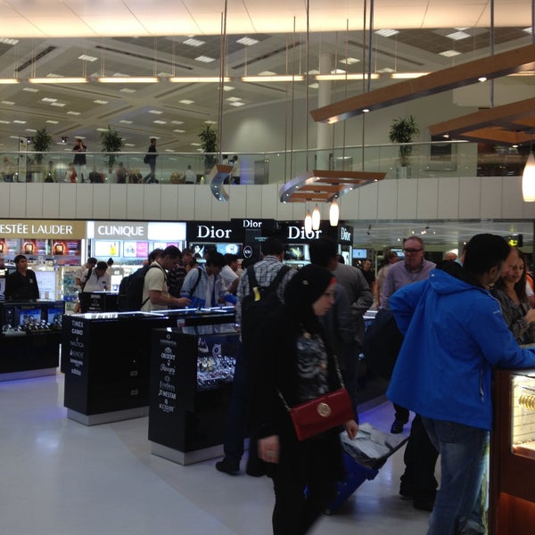 Photo taken at Doha International Airport (DOH) مطار الدوحة الدولي by Jen B. on 5/5/2013