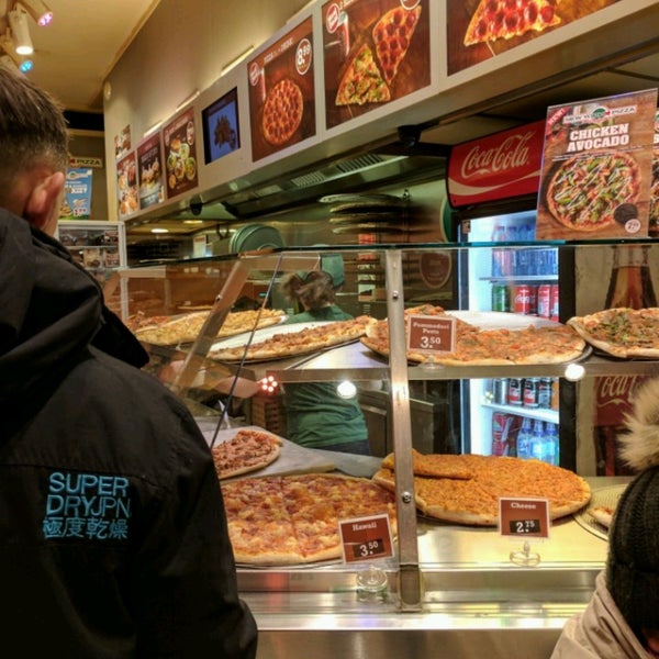 3/31/2017 tarihinde Rodrigo A.ziyaretçi tarafından New York Pizza'de çekilen fotoğraf