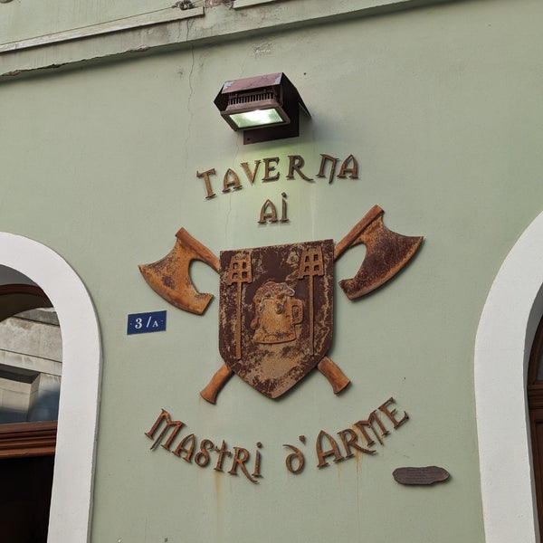 Foto diambil di Taverna ai Mastri d&#39;Arme oleh Rodrigo A. pada 6/12/2023