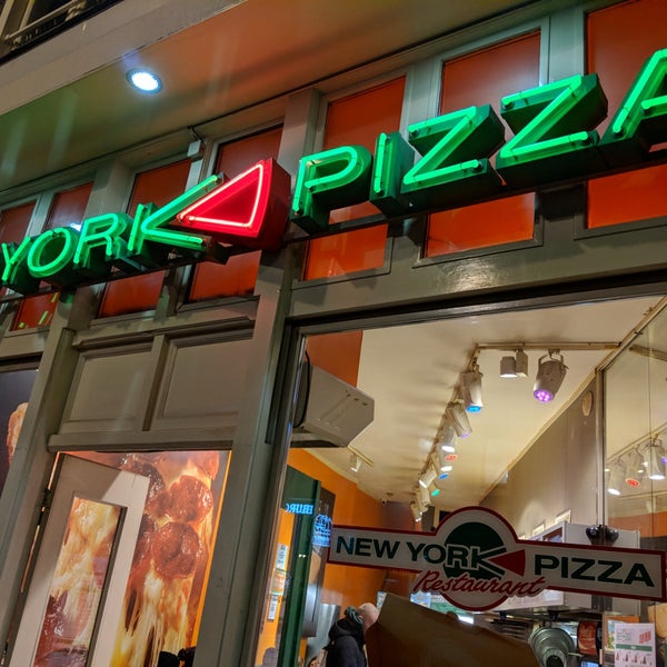3/7/2018 tarihinde Rodrigo A.ziyaretçi tarafından New York Pizza'de çekilen fotoğraf