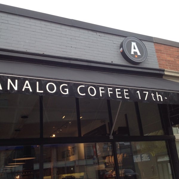 10/8/2013 tarihinde Fred M.ziyaretçi tarafından Analog Coffee'de çekilen fotoğraf