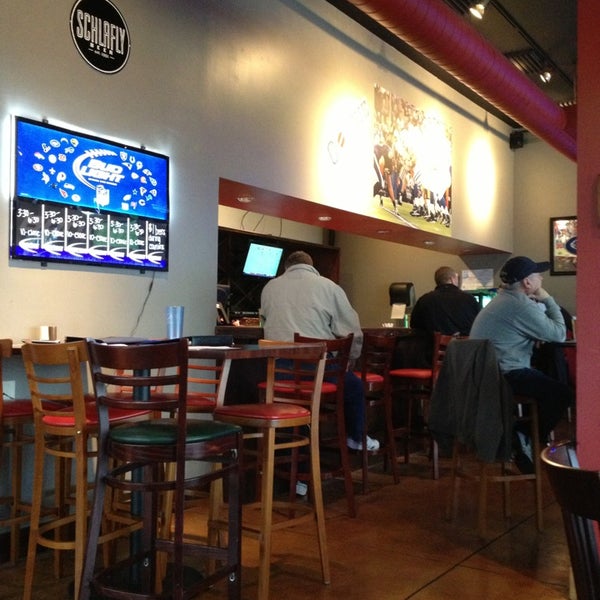 Photo taken at The O&#39;Line Sports Grill by Karen on 3/26/2013