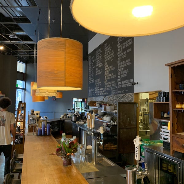 10/13/2019 tarihinde John W.ziyaretçi tarafından Awaken Cafe &amp; Roasting'de çekilen fotoğraf
