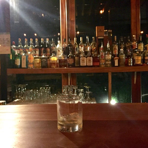 A few good Japanese whiskeys at the bar like the 10-year Yoichi single malt. Beautiful new space as of January 2016. Look for the young capable bartender named James. He'll take good care of you.