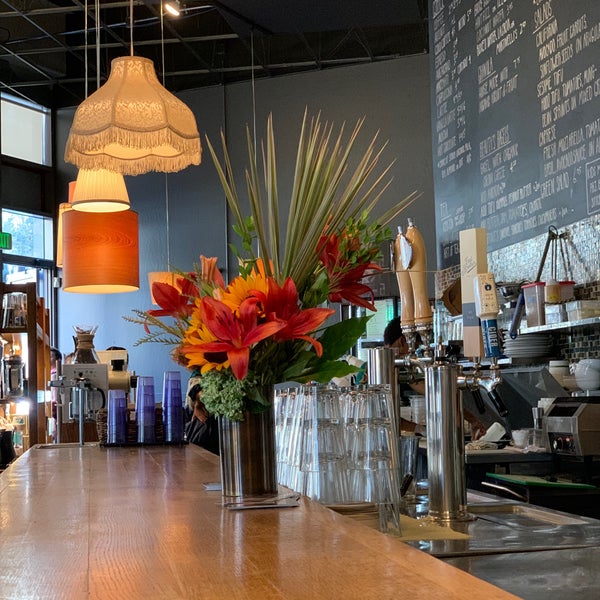10/20/2019 tarihinde John W.ziyaretçi tarafından Awaken Cafe &amp; Roasting'de çekilen fotoğraf