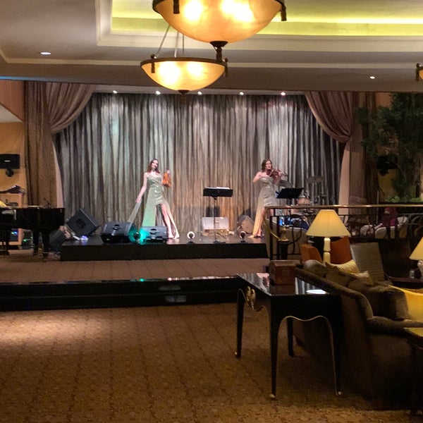 Das Foto wurde bei CJ&#39;s Bar - Hotel Mulia Senayan, Jakarta von John W. am 1/30/2020 aufgenommen