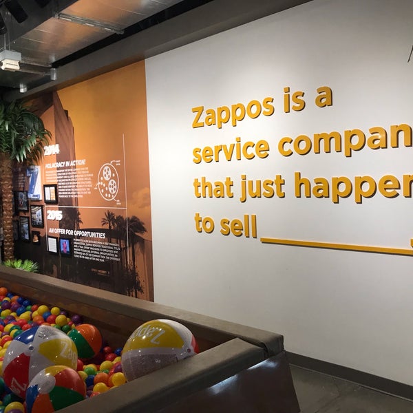 Foto tirada no(a) Zappos.com por John W. em 8/22/2019