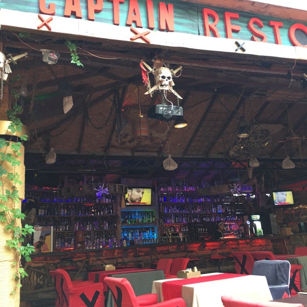 Foto scattata a Captain Pirate Restaurant Bar da Zeynep G. il 8/22/2017