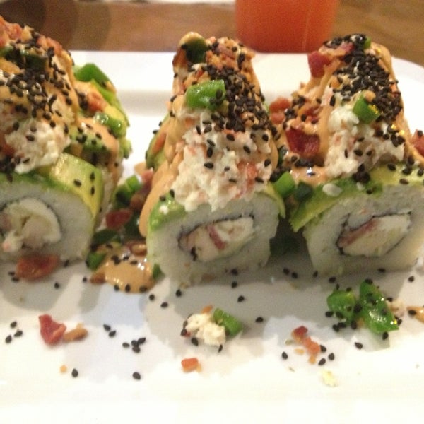 3/17/2013 tarihinde Nelly A.ziyaretçi tarafından The Sushi &amp; Salads, Co.'de çekilen fotoğraf