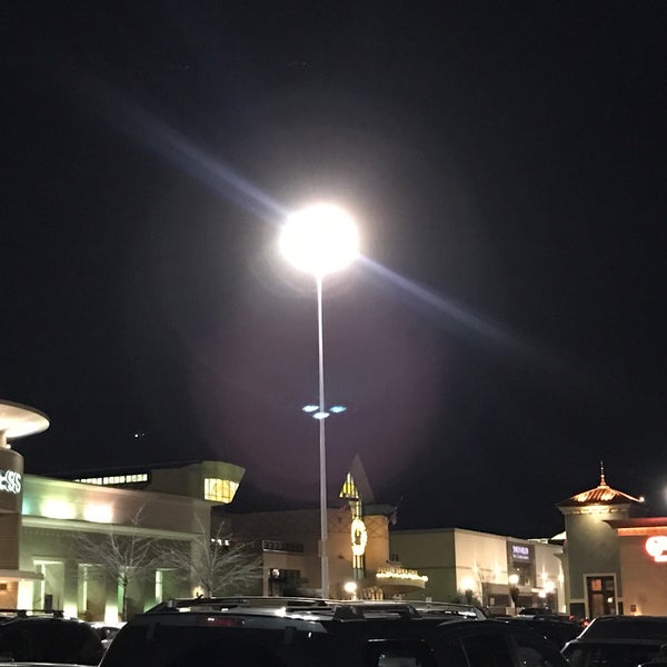 Photo taken at Dulles Town Center by William S. on 12/10/2016