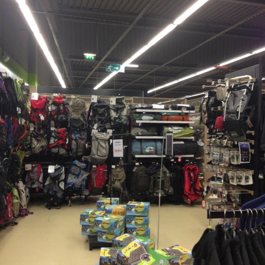 Go sports 5. Спорт магазин Gosport. Магазин go Sport в Азербайджане.