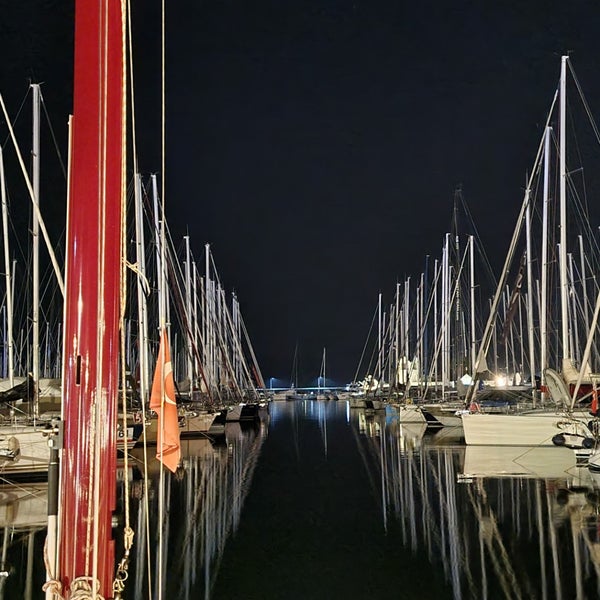 Foto diambil di Netsel Marmaris Marina oleh Sare D. pada 10/27/2022