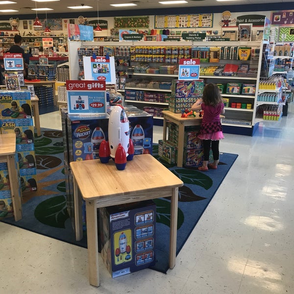 Learn store. Сеть магазинов совенок. Learn store. Learn store. Корейский магазин игрушек в метрополисе.