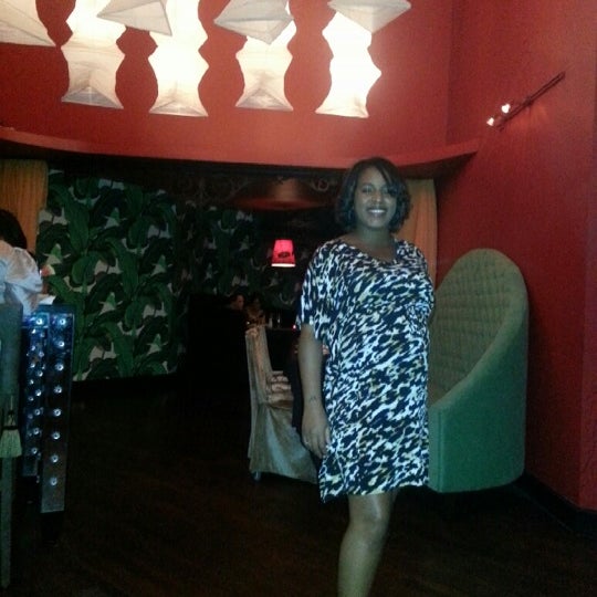 Foto tomada en Tatu Asian Restaurant &amp; Lounge  por Virginia el 9/30/2012
