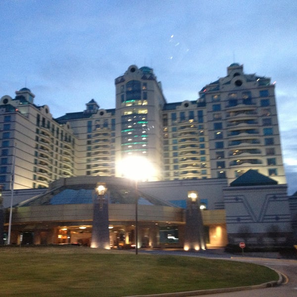 Photo taken at Foxwoods Resort Casino by Barbz on 4/13/2013