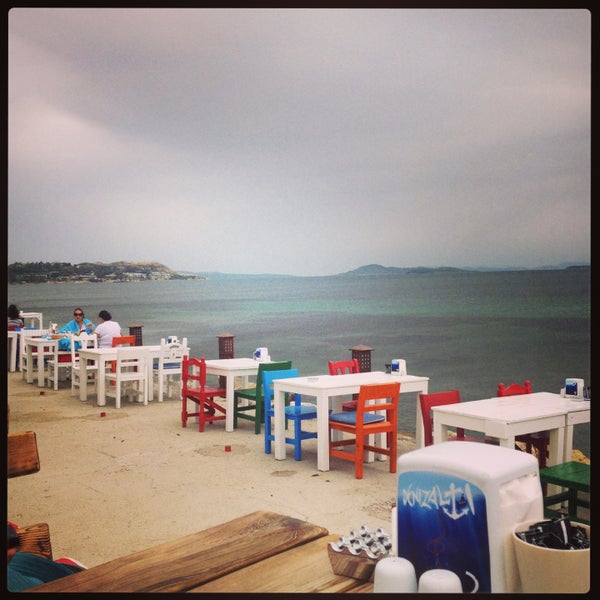 รูปภาพถ่ายที่ Denizaltı Cafe &amp; Restaurant โดย Zuhallllllll .A เมื่อ 5/17/2013