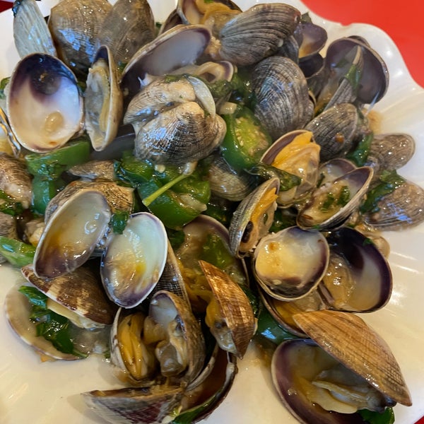Снимок сделан в Newport Tan Cang Seafood Restaurant пользователем alyce h. 4/28/2024