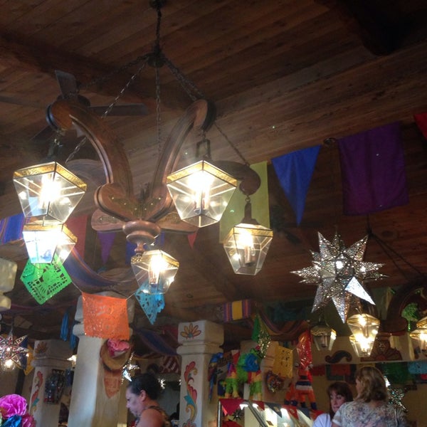 11/3/2013 tarihinde Steven C.ziyaretçi tarafından Hacienda Casa Blanca Mexican Restaurant and Cantina'de çekilen fotoğraf