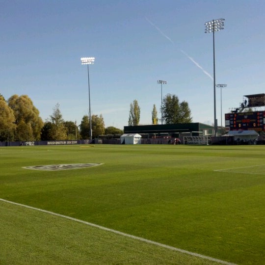 Das Foto wurde bei Husky Soccer Field von BILL P. am 9/30/2012 aufgenommen
