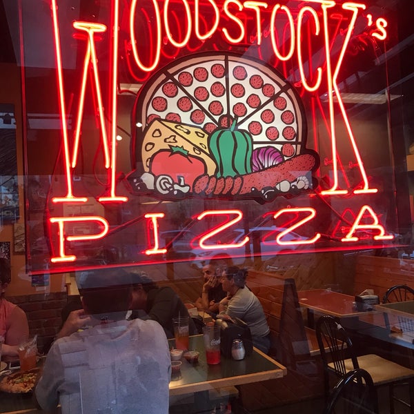 Снимок сделан в Woodstock&#39;s Pizza пользователем Andy H. 7/23/2018