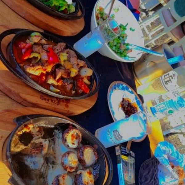 Foto scattata a Sini Köşk Restaurant da Elifinci A. il 4/15/2022