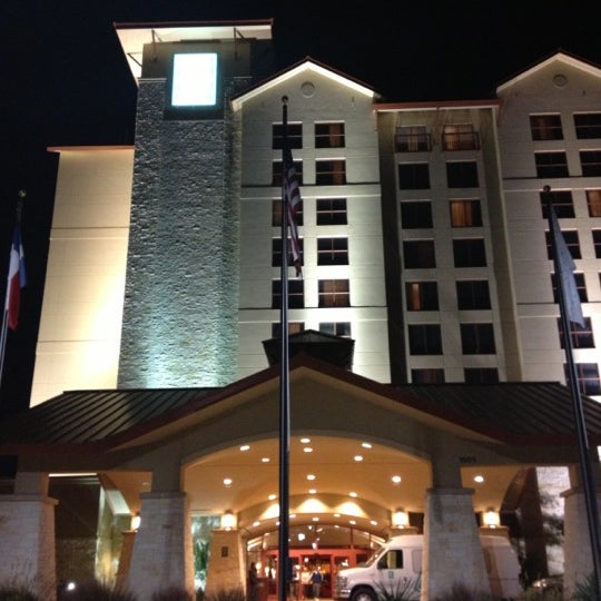 รูปภาพถ่ายที่ Embassy Suites by Hilton โดย David O. เมื่อ 11/18/2012