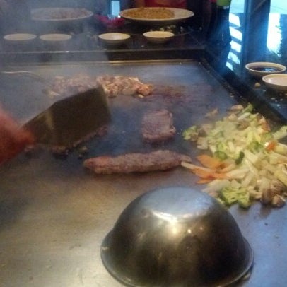 Снимок сделан в Yamato Japanese Steak House &amp; Sushi Bar пользователем Leo D. 9/23/2012