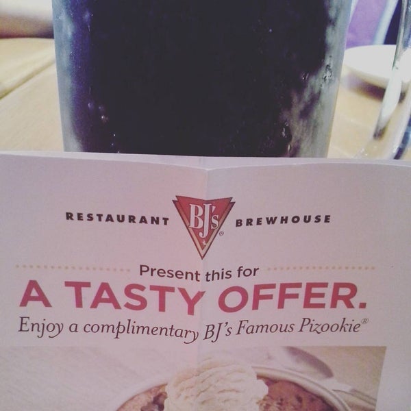 Photo taken at BJ&#39;s Restaurant &amp; Brewhouse by Caitie L. on 3/20/2016