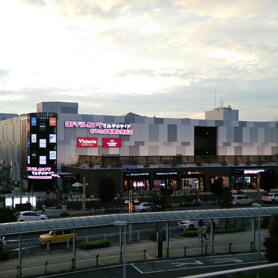 Fotos Em ヨドバシカメラ マルチメディアさいたま新都心駅前店 Loja De Eletronicos Em さいたま市