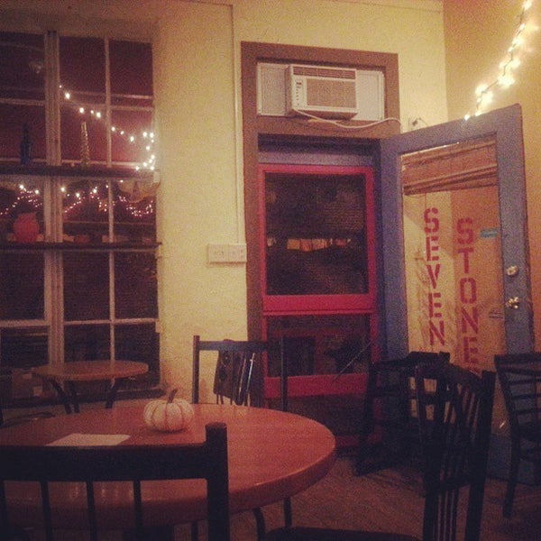 รูปภาพถ่ายที่ Seven Stones Cafe โดย Amanda เมื่อ 9/29/2013