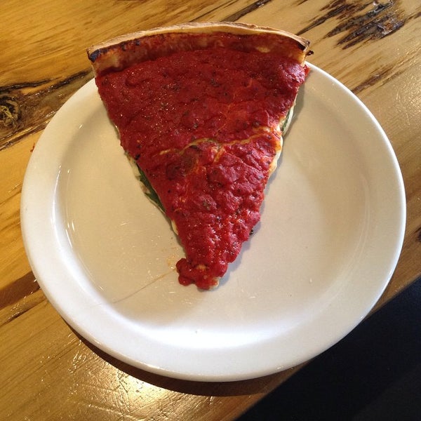 Foto scattata a Patxi’s Pizza da Monte J. il 11/23/2014