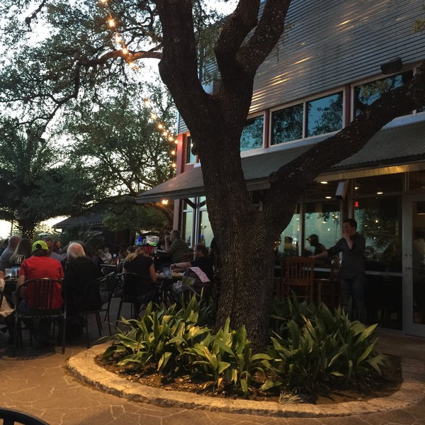Foto tirada no(a) Two Step Restaurant And Cantina por Sherman Dale B. em 4/9/2016