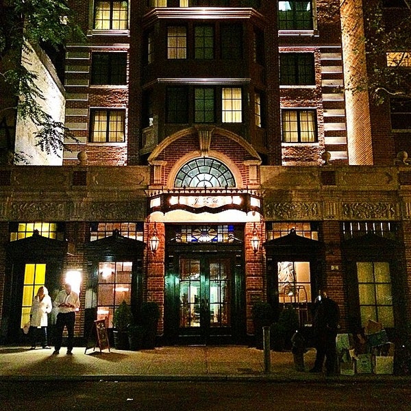 Foto tirada no(a) Jade Hotel por Richard B. em 9/20/2014