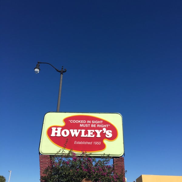 Foto scattata a Howley&#39;s Restaurant da Hila R. il 1/24/2016