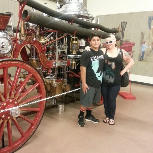 Foto scattata a Hall of Flame Fire Museum and the National Firefighting Hall of Heroes da Alaina G. il 8/5/2014