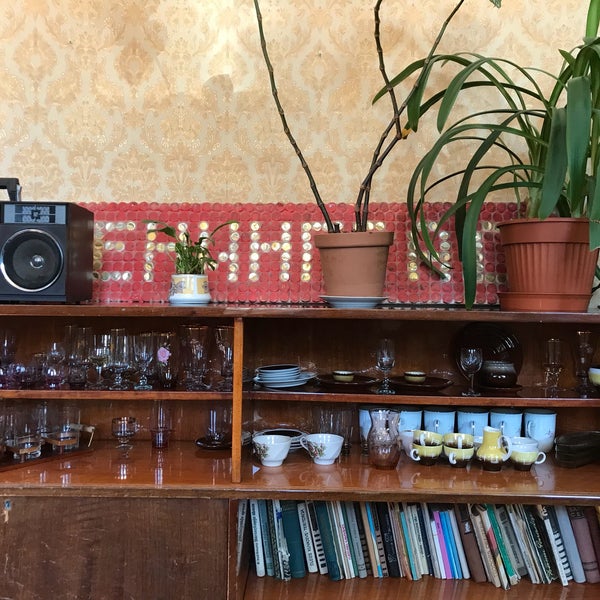 Das Foto wurde bei Cafe Leningrad von Helen am 3/21/2018 aufgenommen