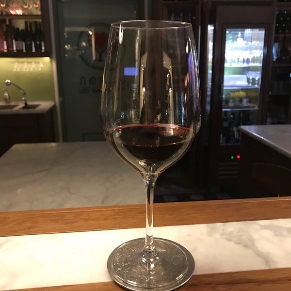 Photo taken at ЛЮБЛЮ: LED. WINE. LOVE&#39;S by Helen on 11/2/2018