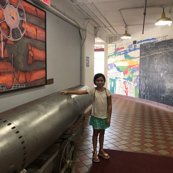 Foto tirada no(a) Torpedo Factory Art Center por Cheryl E. em 8/26/2018