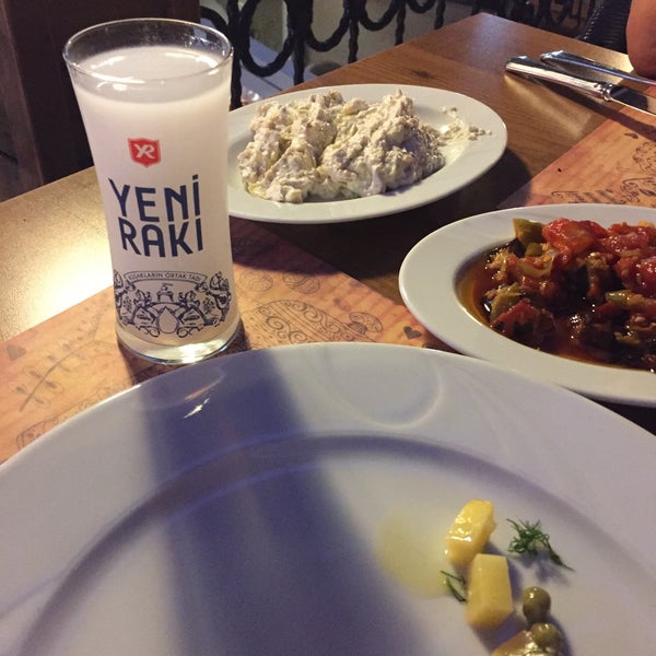 Foto tirada no(a) Zervan Restaurant &amp; Ocakbaşı por Ömer Ö. em 6/23/2018
