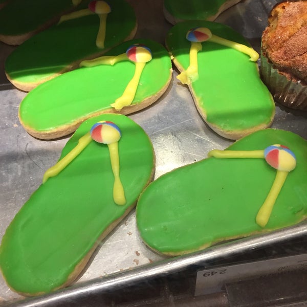 They have flip-flop cookies.
