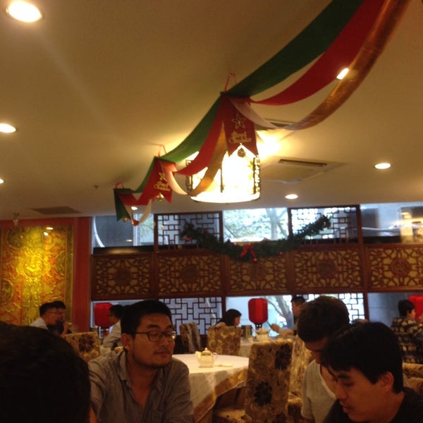 Das Foto wurde bei Lan Dining Restaurant 蘭餐厅 von Elliot C. am 2/6/2014 aufgenommen