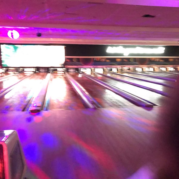 Манхеттен боулинг калининград. Гайдара 136 калининград манхэттен. Боулинг треугольники. Дмитров оборонная боулинг. Манхэттен боулинг.