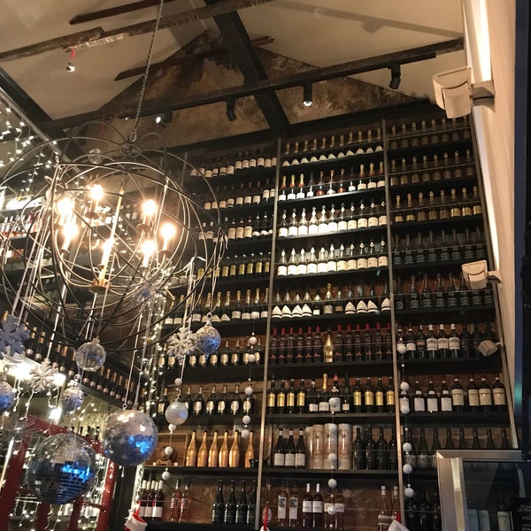 12/16/2017にElliot C.がMV Bistro &amp; Wine Barで撮った写真