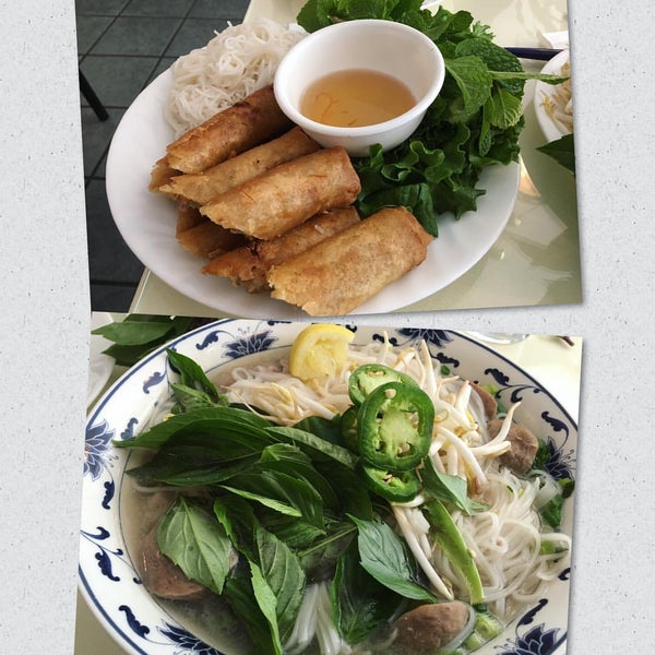 2/28/2016 tarihinde Gary N.ziyaretçi tarafından Pho Tri Vietnamese Restaurant'de çekilen fotoğraf