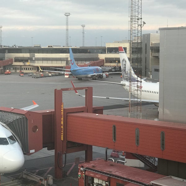 รูปภาพถ่ายที่ Stockholm-Arlanda Airport (ARN) โดย EA เมื่อ 10/1/2017