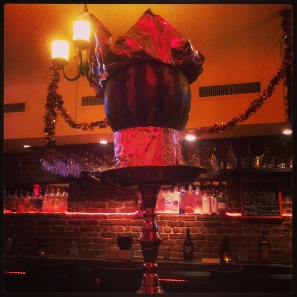 Foto tirada no(a) RED OAK Restaurant &amp; Bar &amp; Hookah Lounge por Aksana K. em 1/19/2014